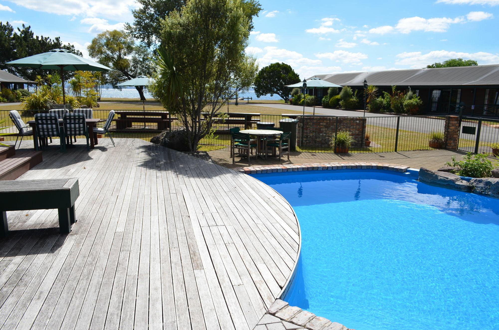 Cedarwood Lakeside Motel & Conference Venue Rotorua Kültér fotó