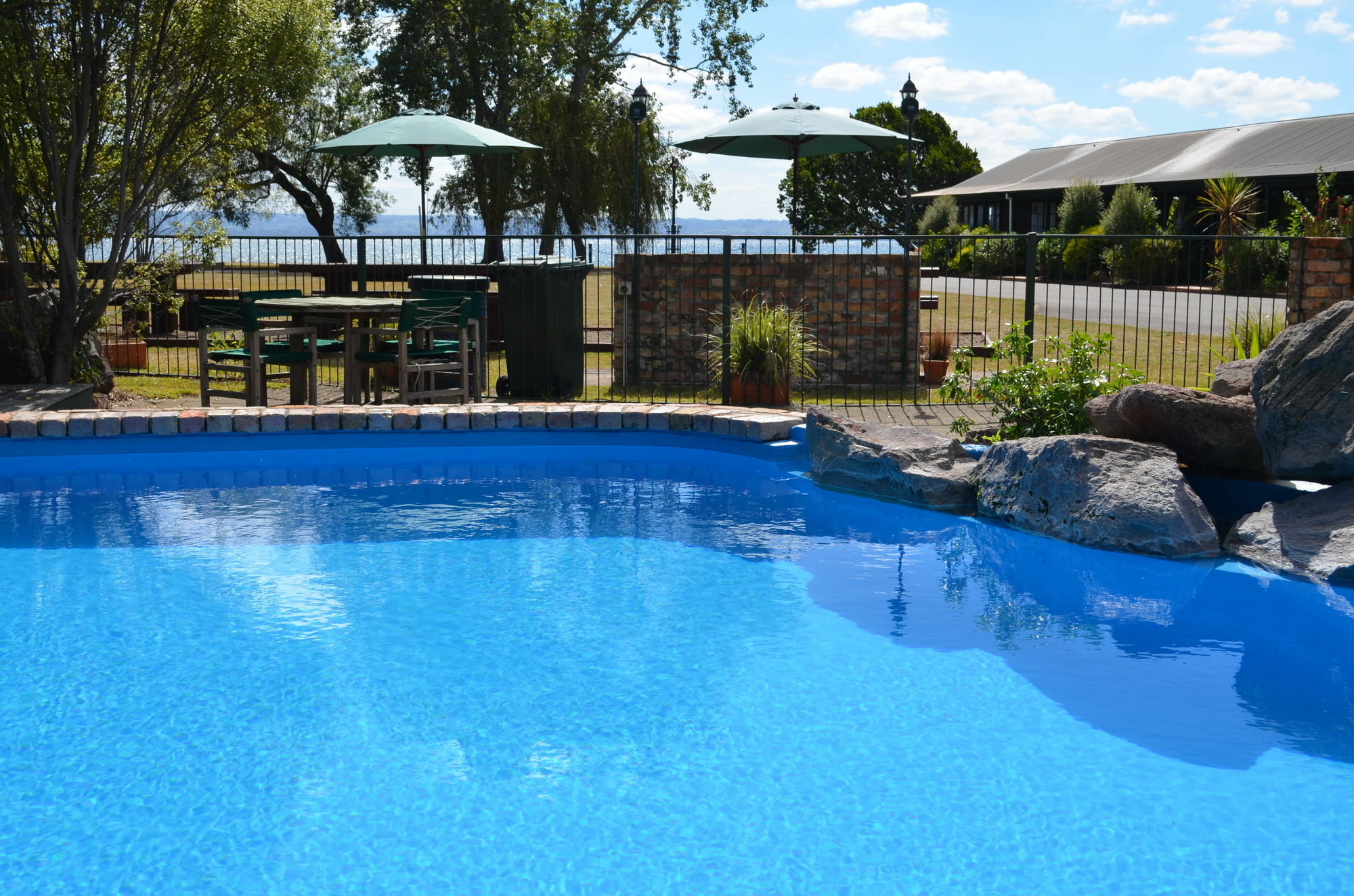 Cedarwood Lakeside Motel & Conference Venue Rotorua Kültér fotó